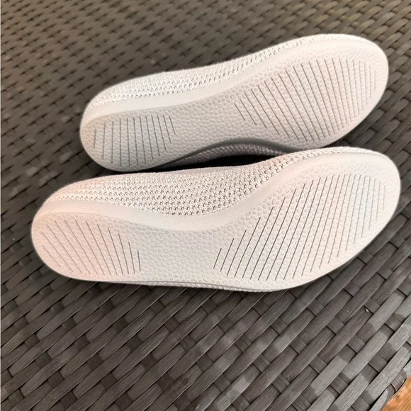 Allbirds Women's Light Gray Knit Flats - Picture 2 of 3